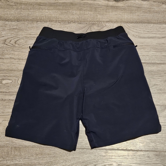 Fabletics Fundamental Lined Performance Shorts - Size Medium 7" Inseam - Navy - Picture 4 of 7